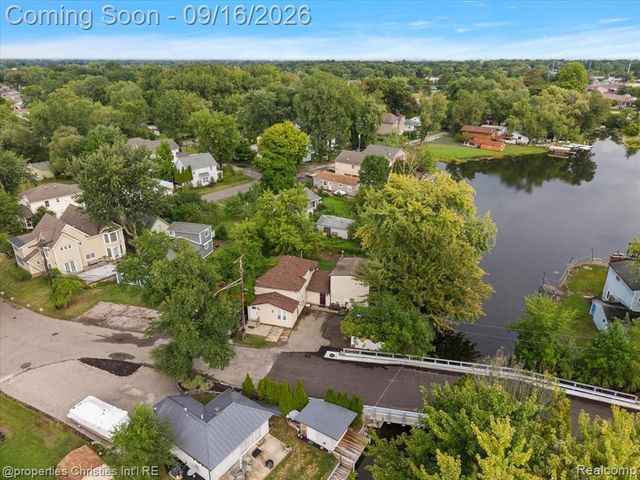 2189 Willow Beach Street, Keego Harbor, MI 48320