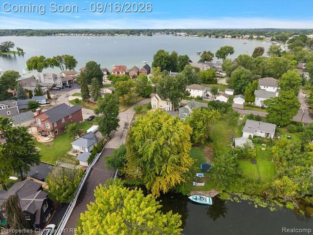 2189 Willow Beach Street, Keego Harbor, MI 48320
