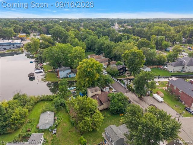 2189 Willow Beach Street, Keego Harbor, MI 48320
