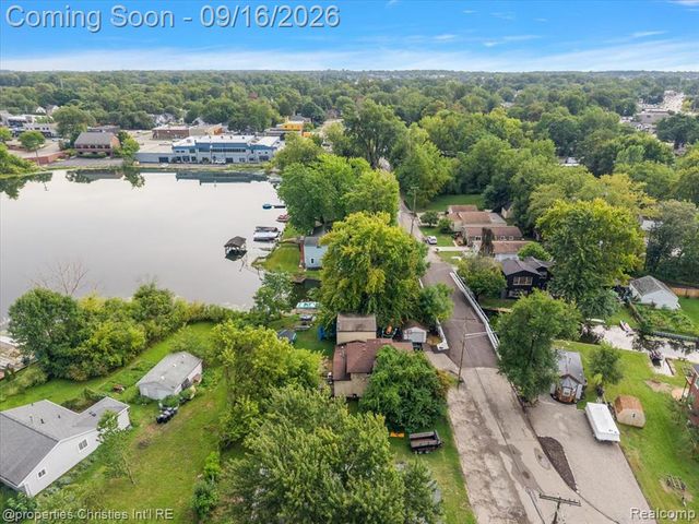 2189 Willow Beach Street, Keego Harbor, MI 48320