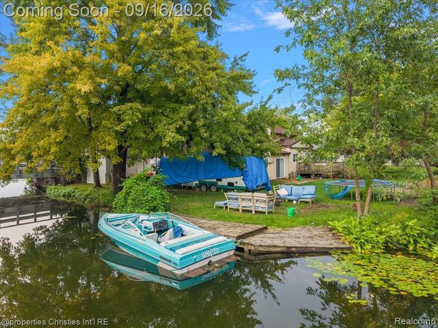 2189 Willow Beach Street, Keego Harbor, MI 48320