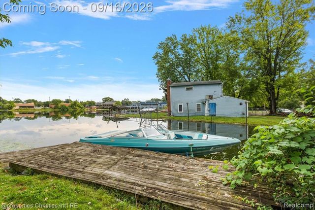 2189 Willow Beach Street, Keego Harbor, MI 48320