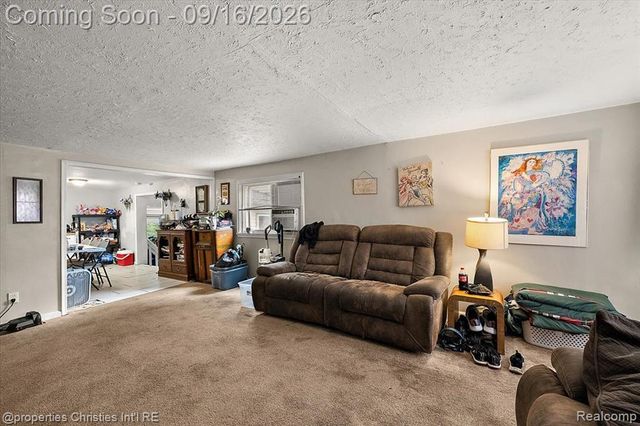2189 Willow Beach Street, Keego Harbor, MI 48320