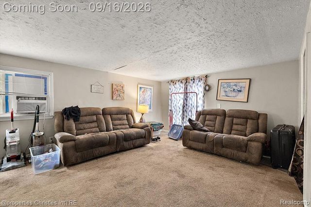 2189 Willow Beach Street, Keego Harbor, MI 48320