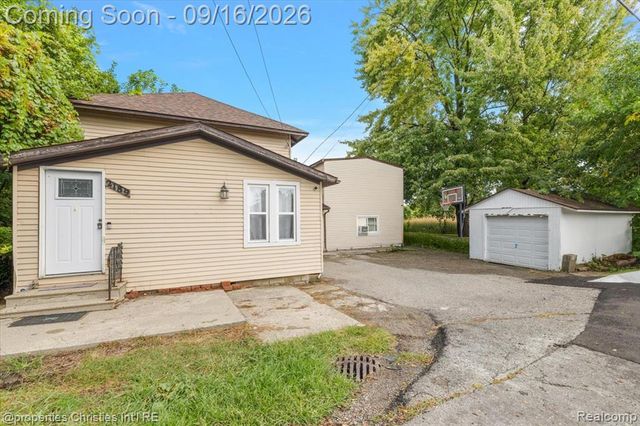 2189 Willow Beach Street, Keego Harbor, MI 48320