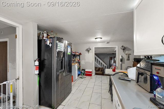 2189 Willow Beach Street, Keego Harbor, MI 48320