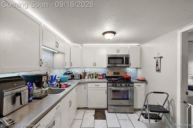 2189 Willow Beach Street, Keego Harbor, MI 48320