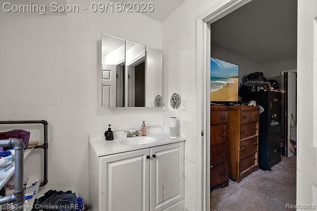 2189 Willow Beach Street, Keego Harbor, MI 48320