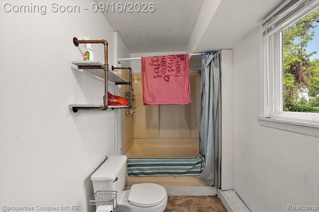 2189 Willow Beach Street, Keego Harbor, MI 48320