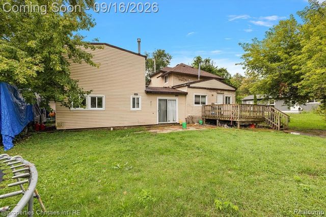 2189 Willow Beach Street, Keego Harbor, MI 48320