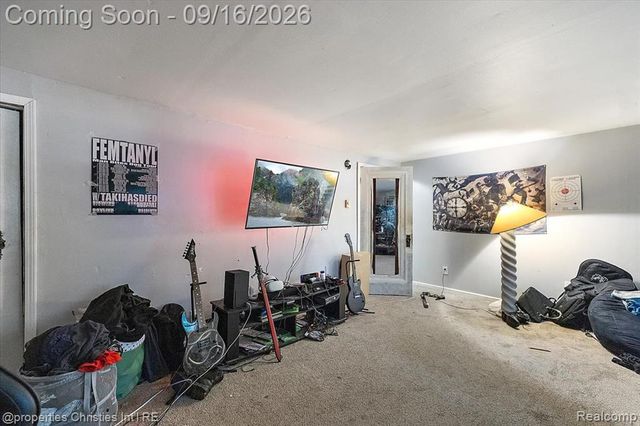 2189 Willow Beach Street, Keego Harbor, MI 48320