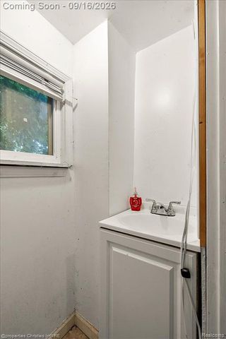 2189 Willow Beach Street, Keego Harbor, MI 48320