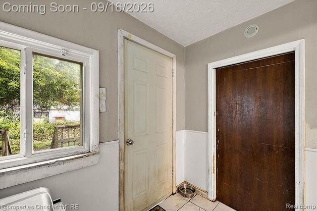 2189 Willow Beach Street, Keego Harbor, MI 48320