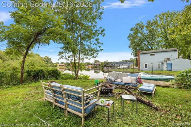 2189 Willow Beach Street, Keego Harbor, MI 48320