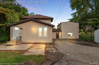 2189 Willow Beach Street, Keego Harbor, MI 48320