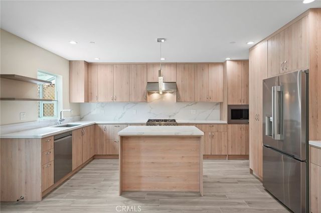 18748 Collins Street, Tarzana, CA 91356