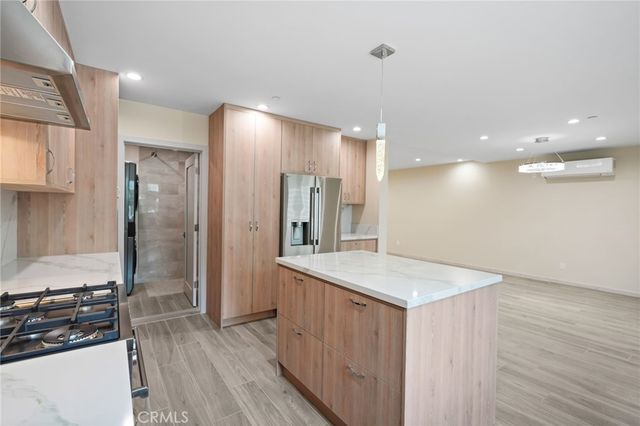 18748 Collins Street, Tarzana, CA 91356