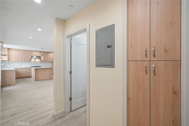 18748 Collins Street, Tarzana, CA 91356