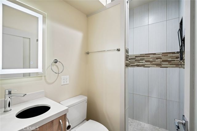 18748 Collins Street, Tarzana, CA 91356