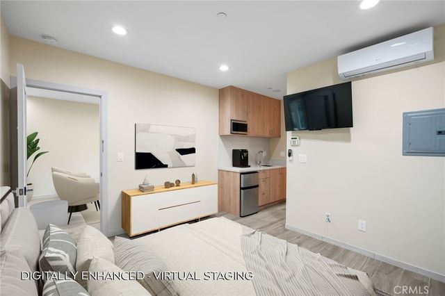 18748 Collins Street, Tarzana, CA 91356