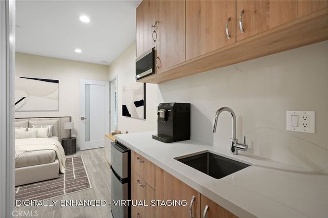 18748 Collins Street, Tarzana, CA 91356