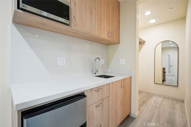 18748 Collins Street, Tarzana, CA 91356