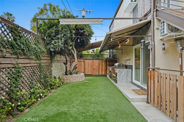 18748 Collins Street, Tarzana, CA 91356