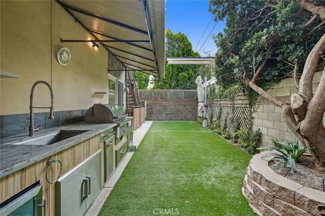 18748 Collins Street, Tarzana, CA 91356