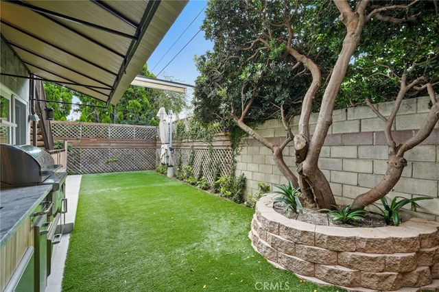 18748 Collins Street, Tarzana, CA 91356