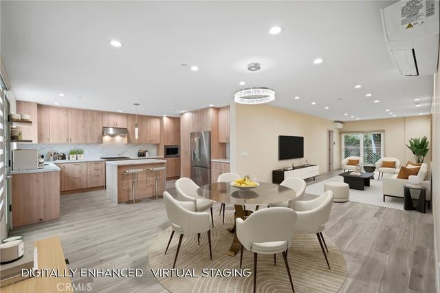 18748 Collins Street, Tarzana, CA 91356