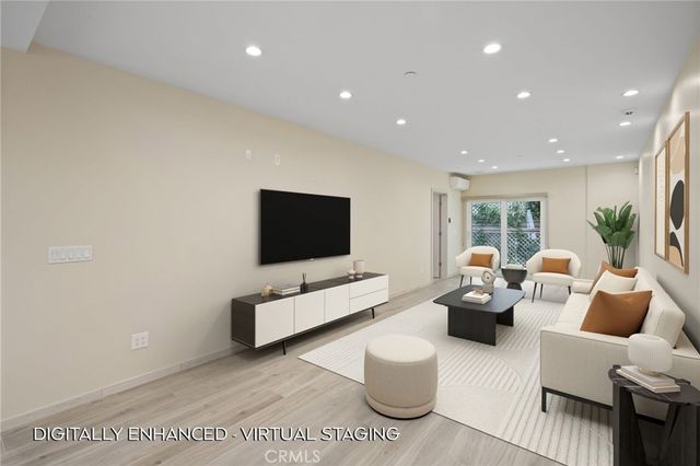 18748 Collins Street, Tarzana, CA 91356