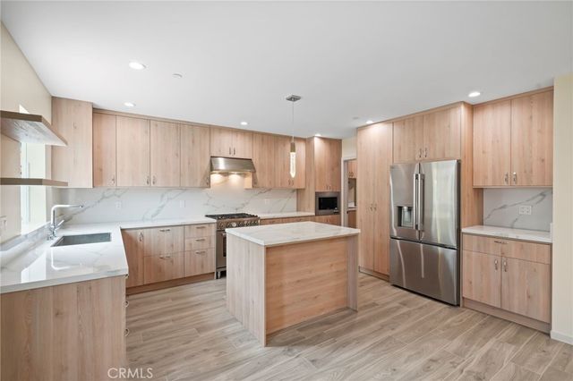 18748 Collins Street, Tarzana, CA 91356