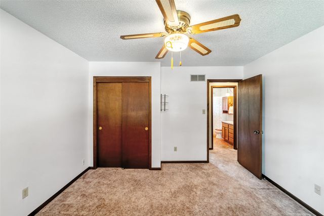 2900 E 38th Street, Des Moines, IA 50317