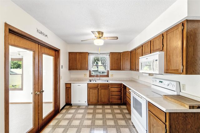 2900 E 38th Street, Des Moines, IA 50317