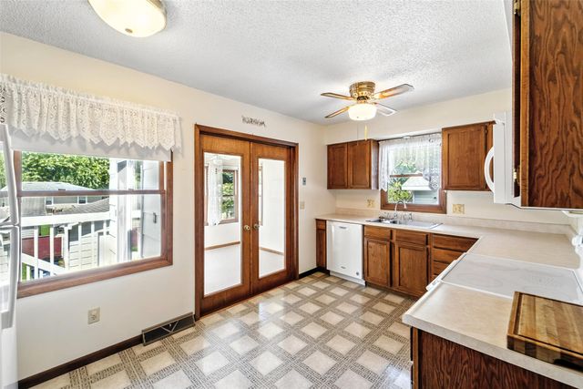 2900 E 38th Street, Des Moines, IA 50317
