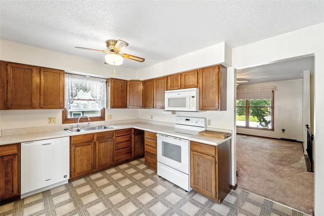2900 E 38th Street, Des Moines, IA 50317