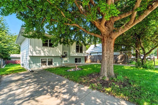 2900 E 38th Street, Des Moines, IA 50317