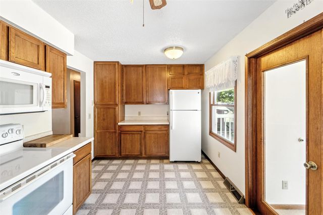 2900 E 38th Street, Des Moines, IA 50317