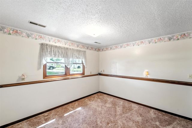 2900 E 38th Street, Des Moines, IA 50317