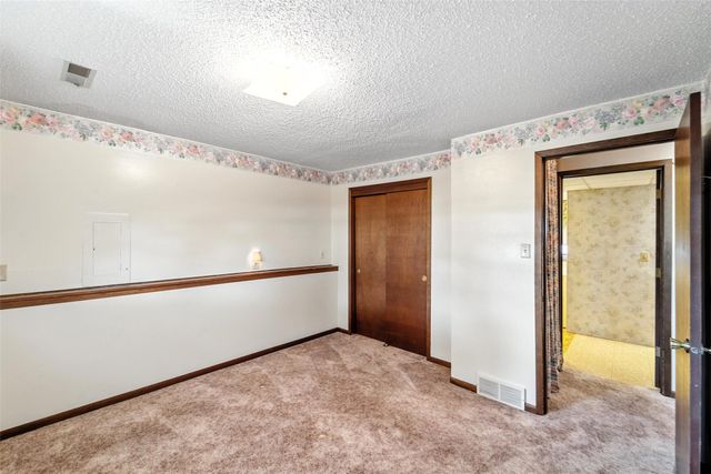 2900 E 38th Street, Des Moines, IA 50317