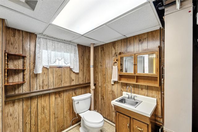 2900 E 38th Street, Des Moines, IA 50317