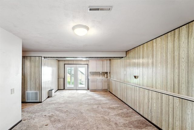 2900 E 38th Street, Des Moines, IA 50317