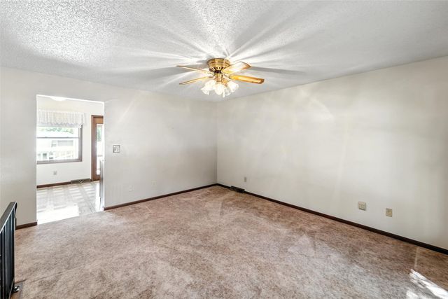 2900 E 38th Street, Des Moines, IA 50317