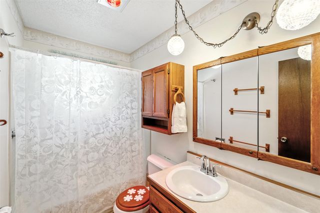 2900 E 38th Street, Des Moines, IA 50317