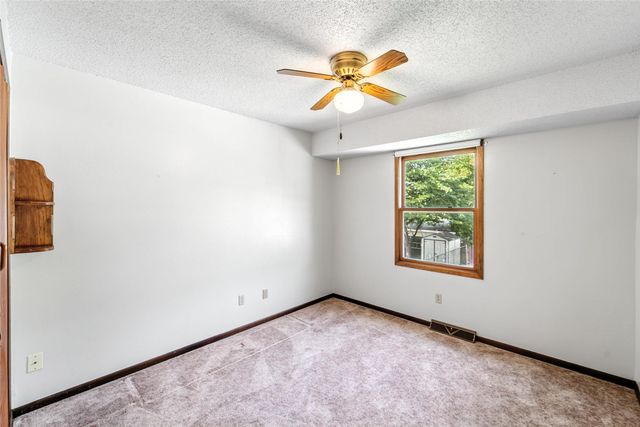 2900 E 38th Street, Des Moines, IA 50317