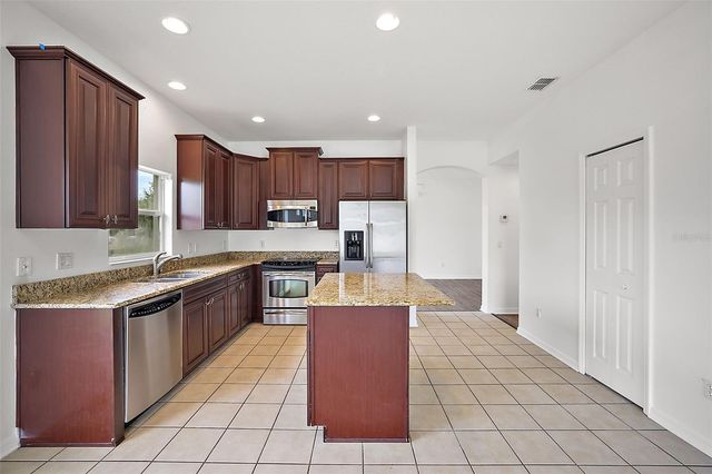 401 GRASSY KEY WAY, Groveland, FL 34736