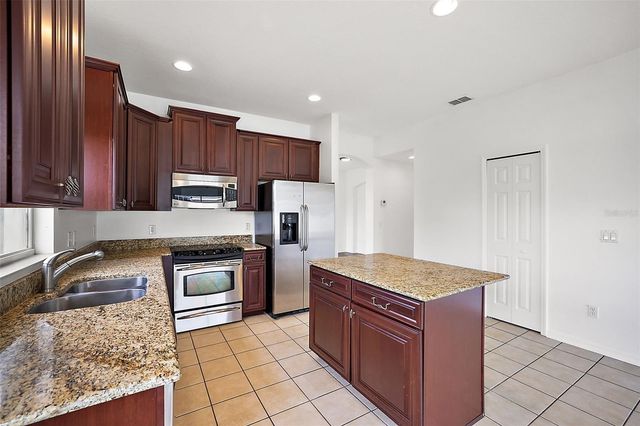 401 GRASSY KEY WAY, Groveland, FL 34736