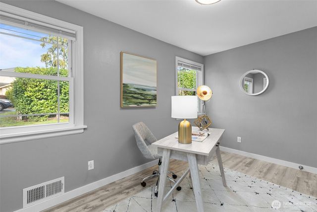 1210 108th Avenue SE, Bellevue, WA 98004