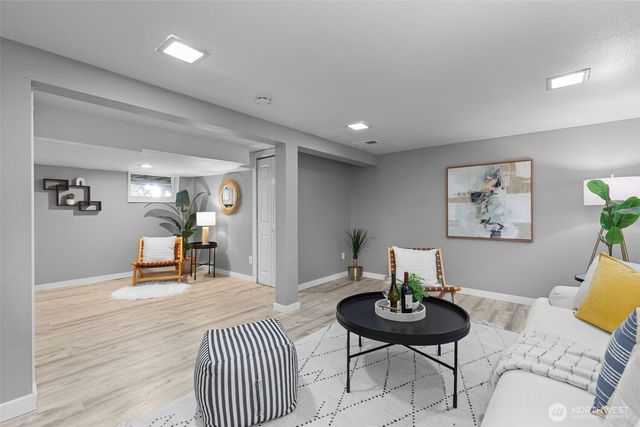 1210 108th Avenue SE, Bellevue, WA 98004