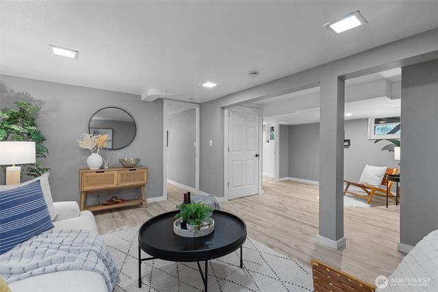 1210 108th Avenue SE, Bellevue, WA 98004